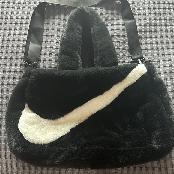 Nike Black and Cream Faux Fur Shoulder Bag - Picture 2 of 5